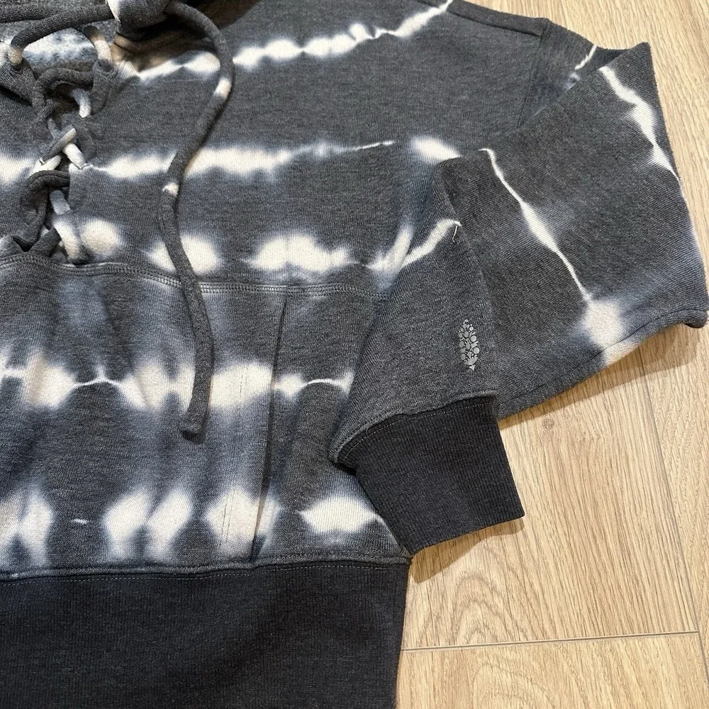 Free People FP Movement Believer Sweat Hoodie XS Blue Tie-Dye Lace Up  GUC